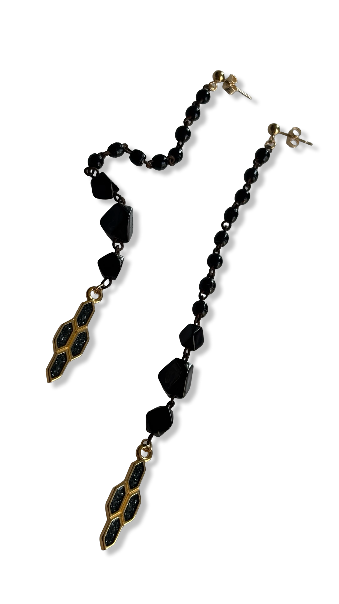 Pendants en perles noires