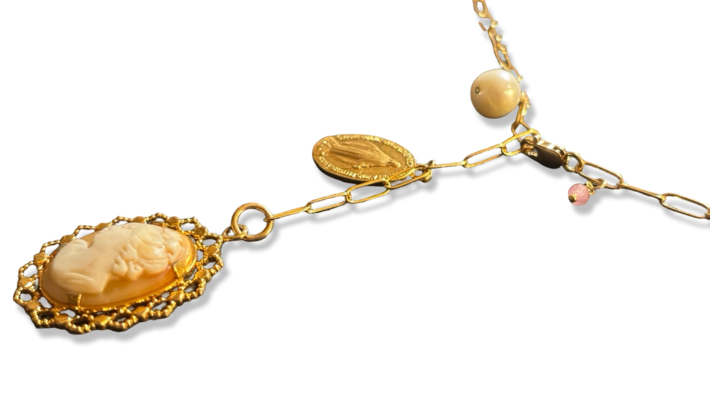 Collier lasso, Camée et médaille miraculeuse.