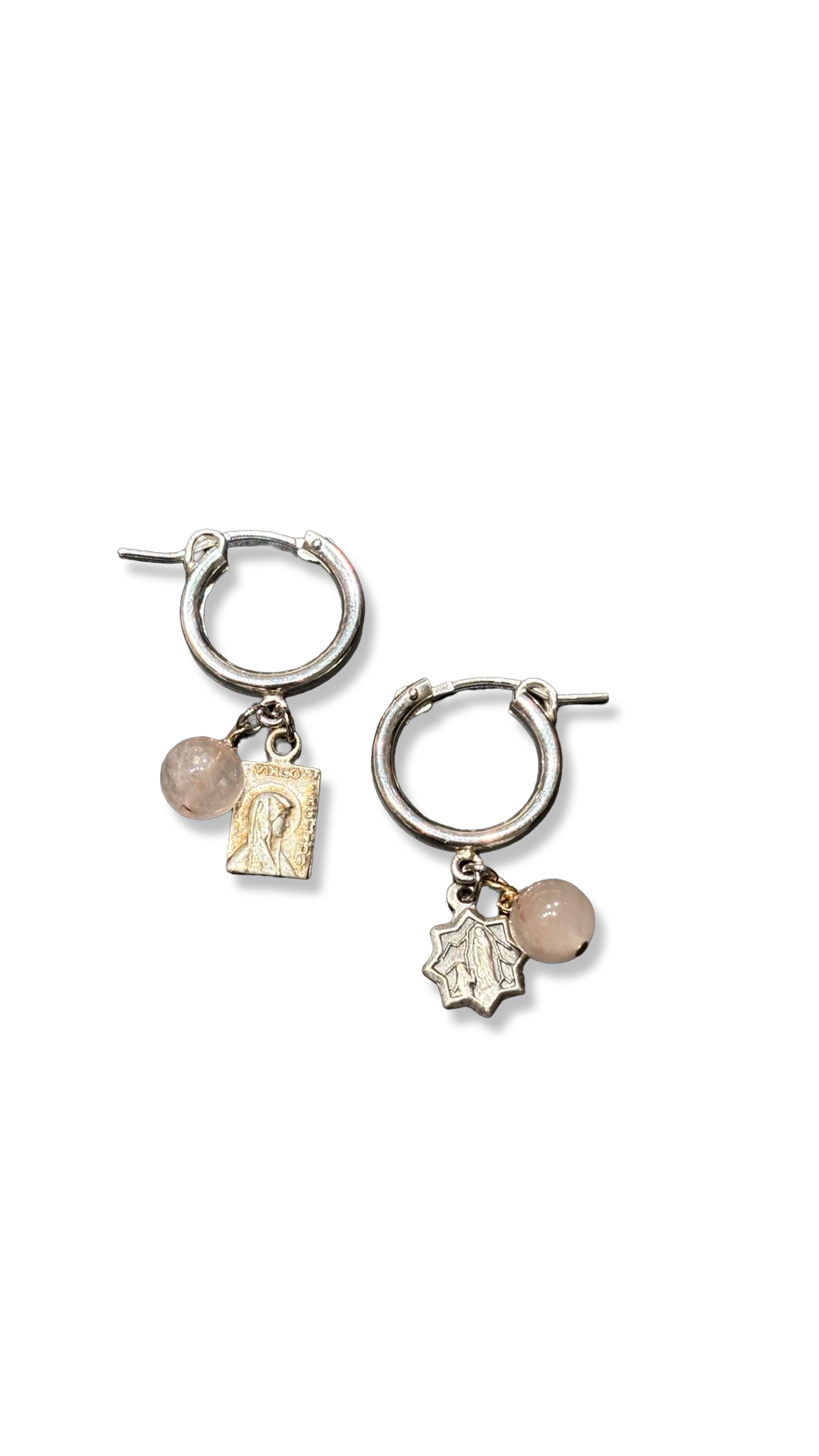 Mini créoles argent, quartz rose et médailles