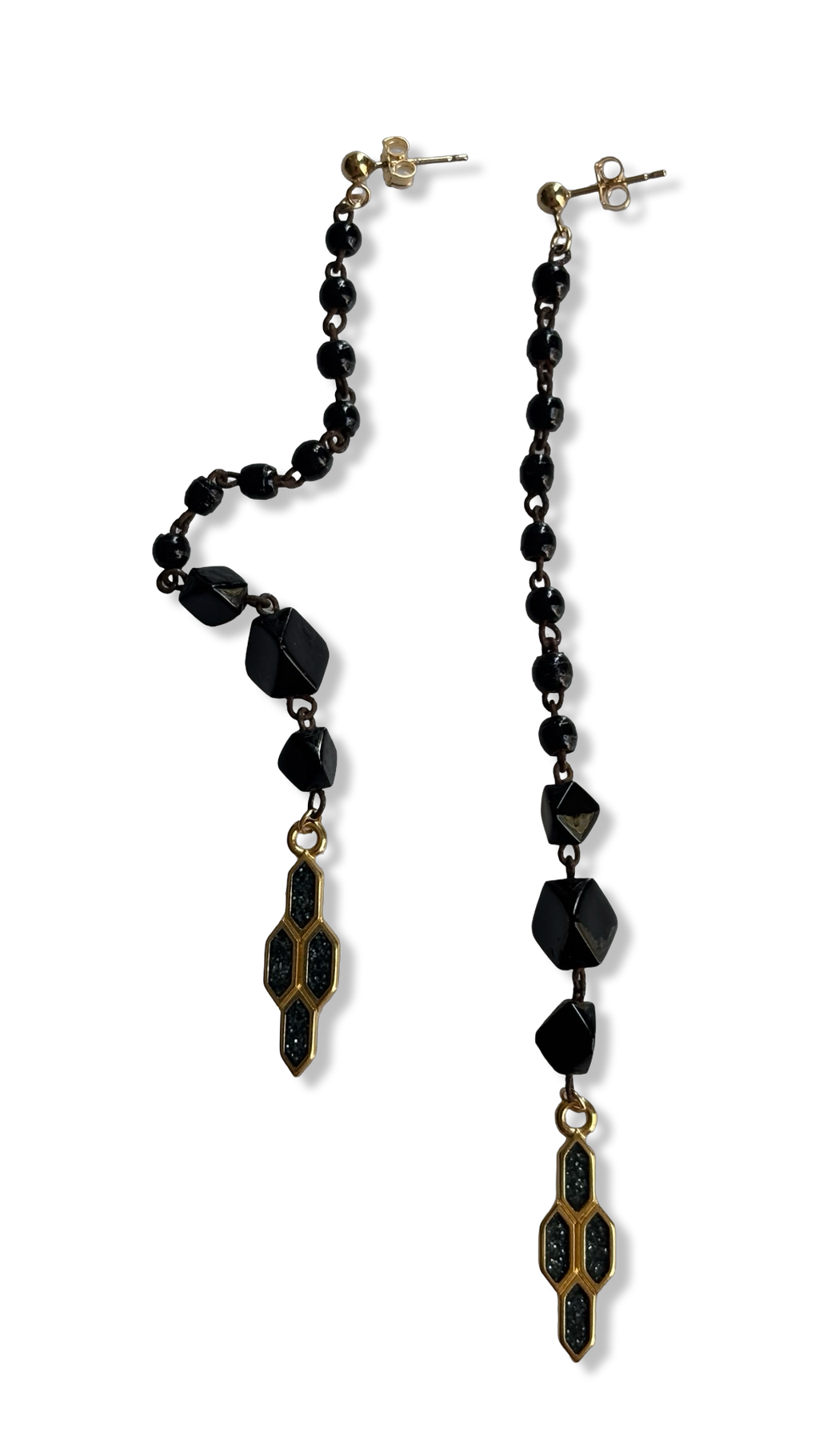 Pendants en perles noires