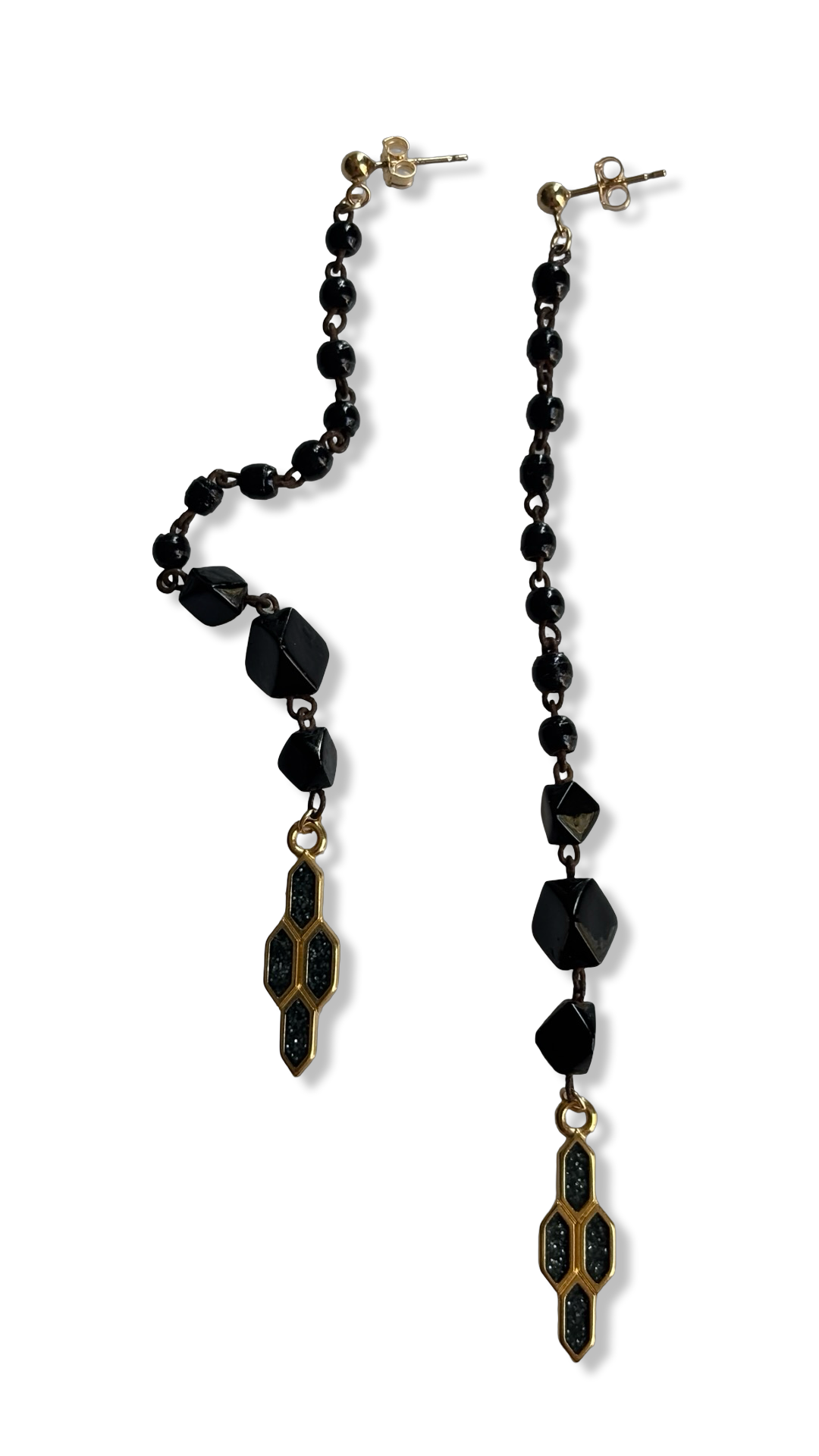 Pendants en perles noires