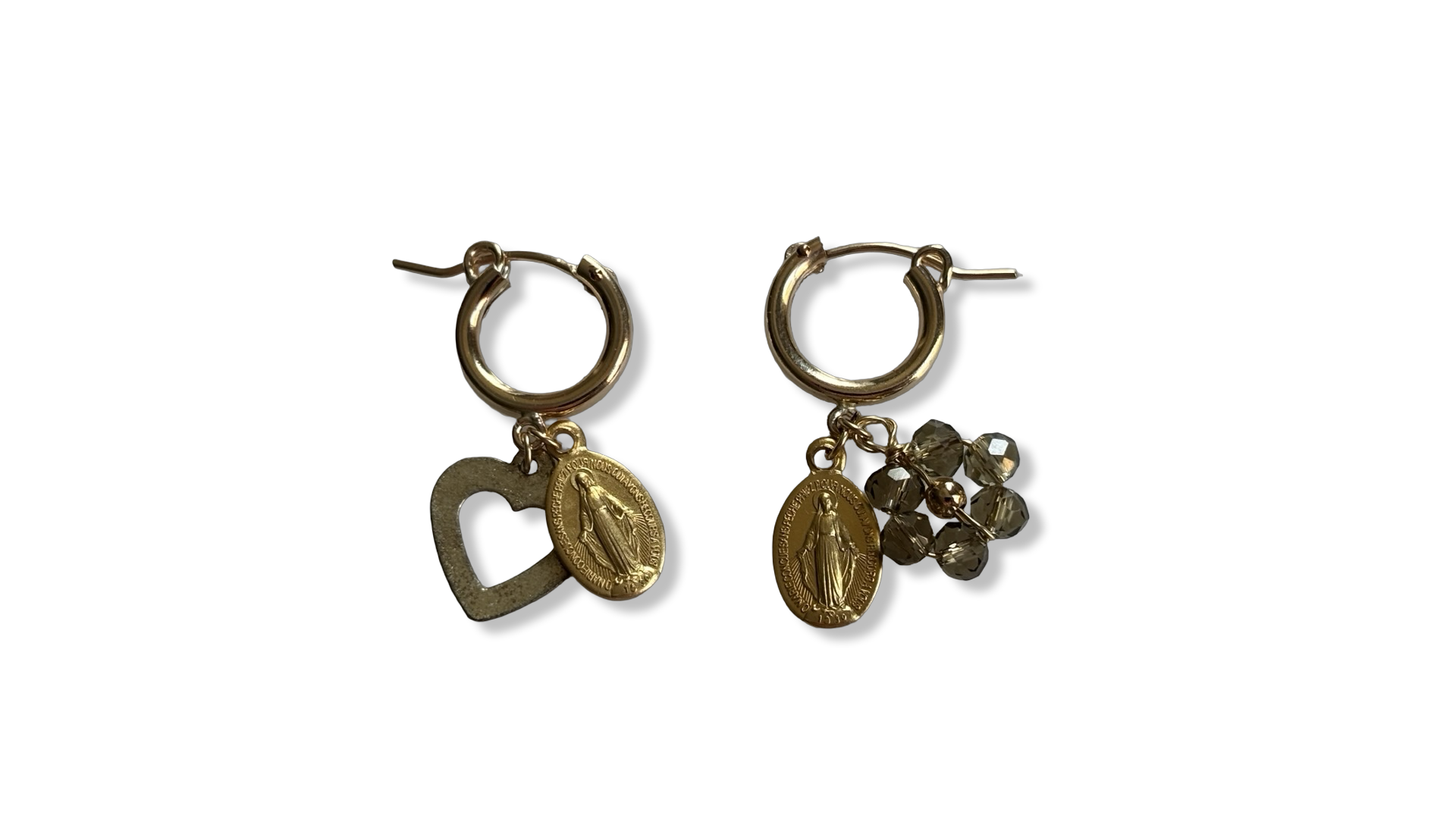 Mini créoles, médailles miraculeuses et breloques