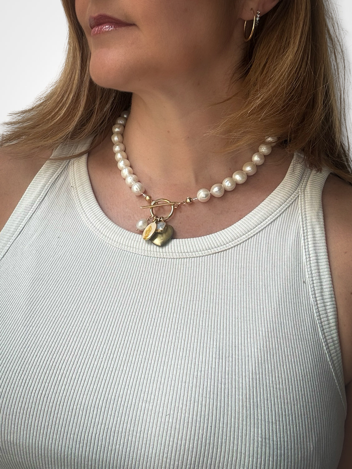 Collier de perles baroques, cœur 80s, Médaille Miraculeuse et Pierre de Lune
