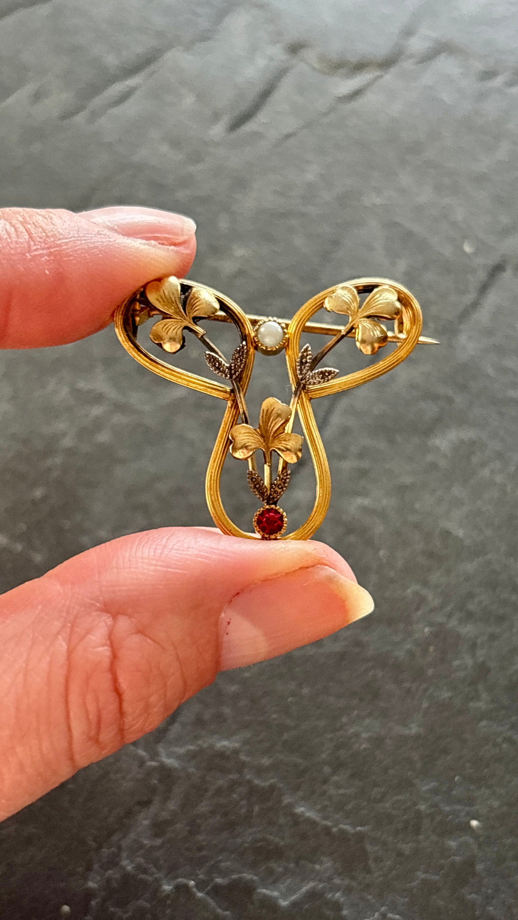 Broche florale Art Nouveau