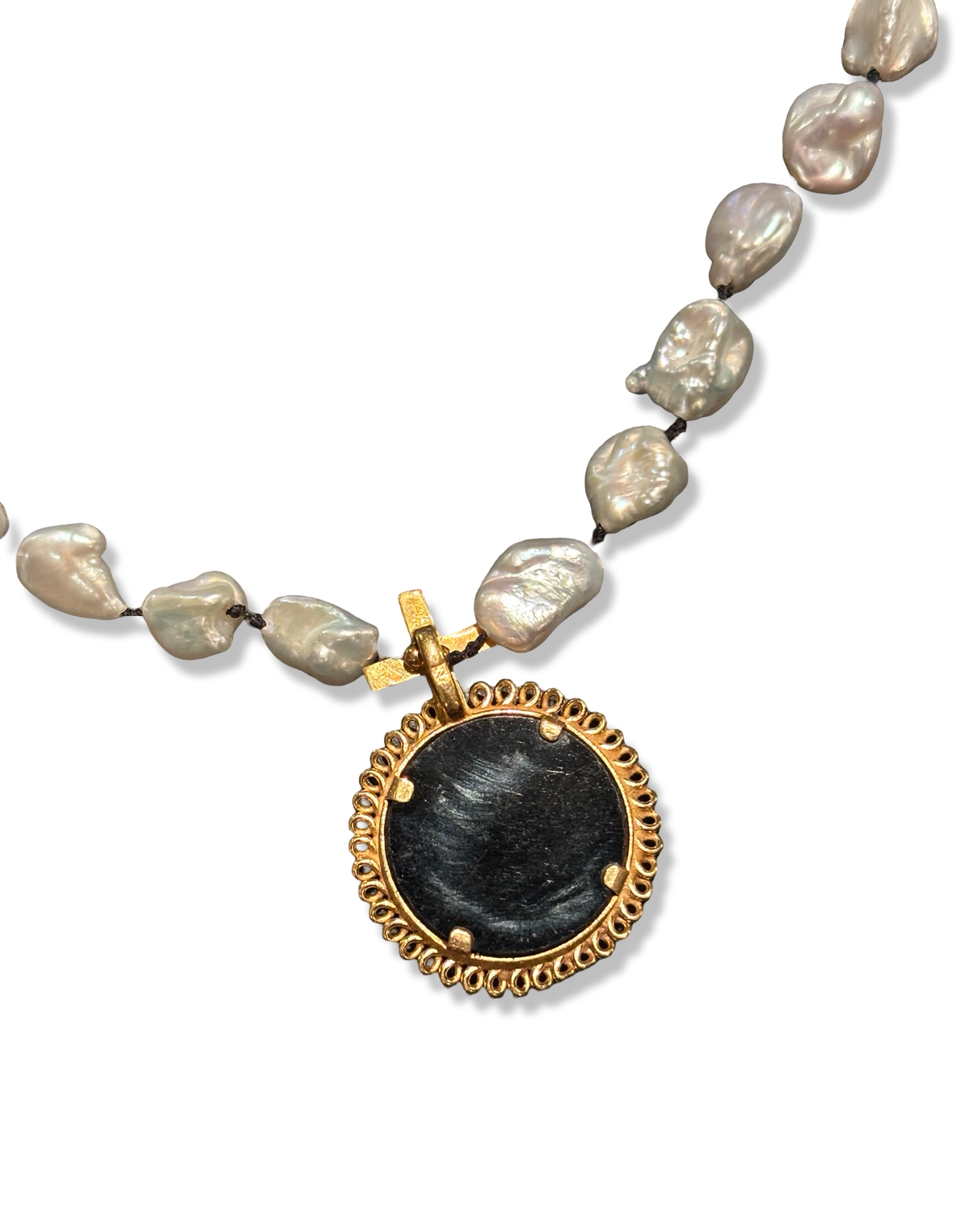 Collier de perles baroques et médaillon de Sainte Thérèse