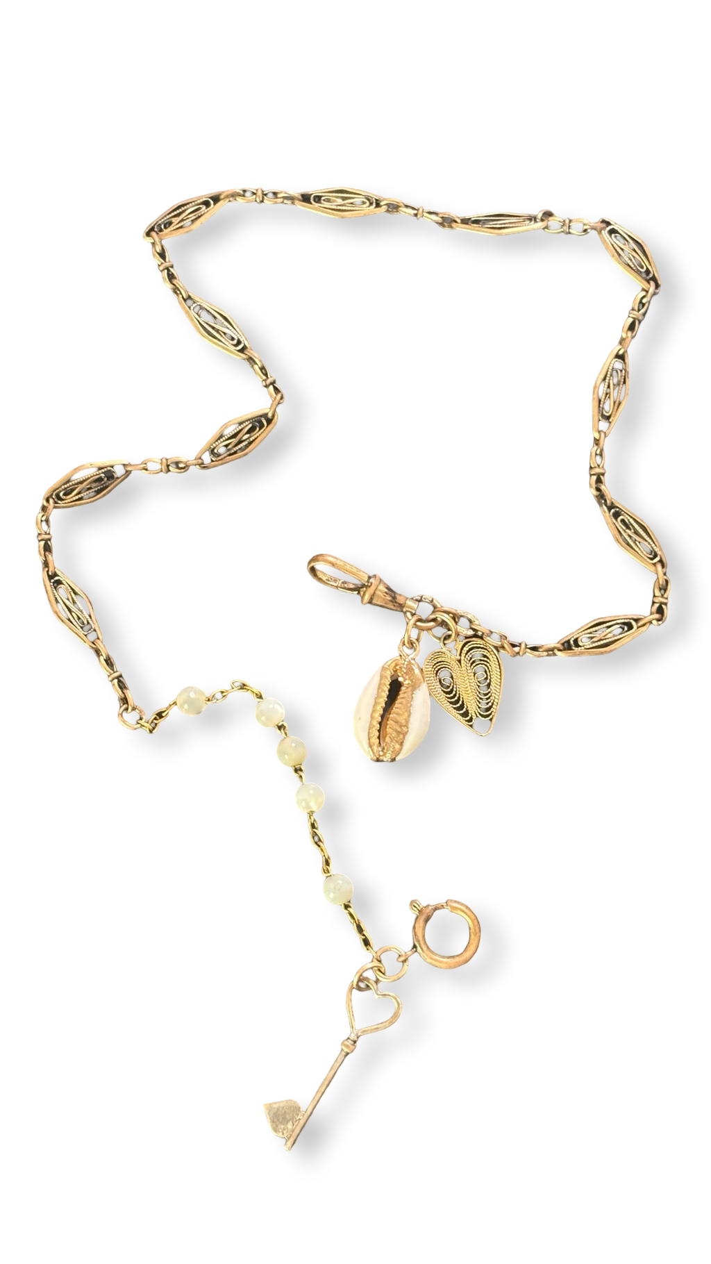 Collier filigrane, coquillage, cœur et clé