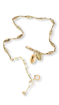 Collier filigrane, coquillage, cœur et clé