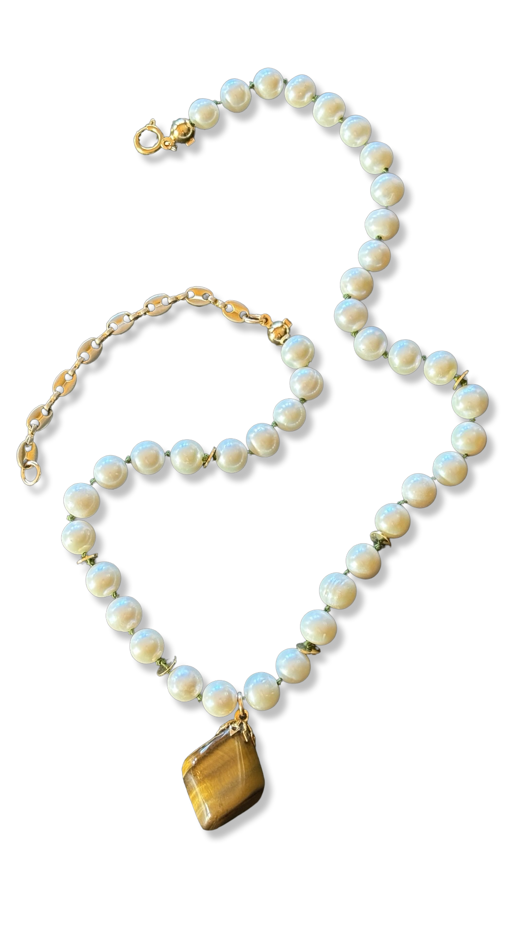Collier de perles sur fil vert et Oeil de tigre