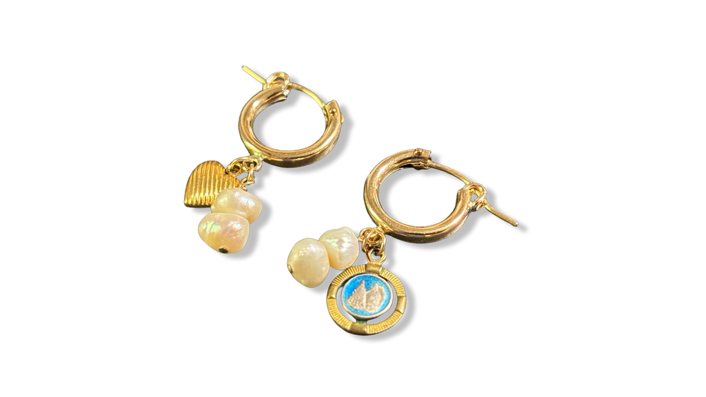 Mini créoles goldfilled, médailles et perles