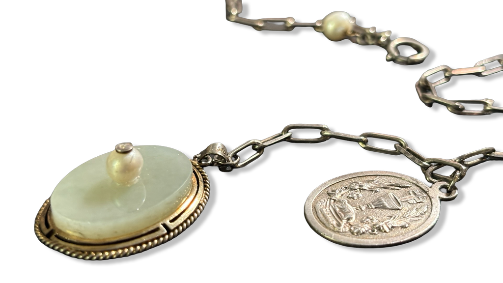 Collier lasso en argent, médaille de communion et jadéite