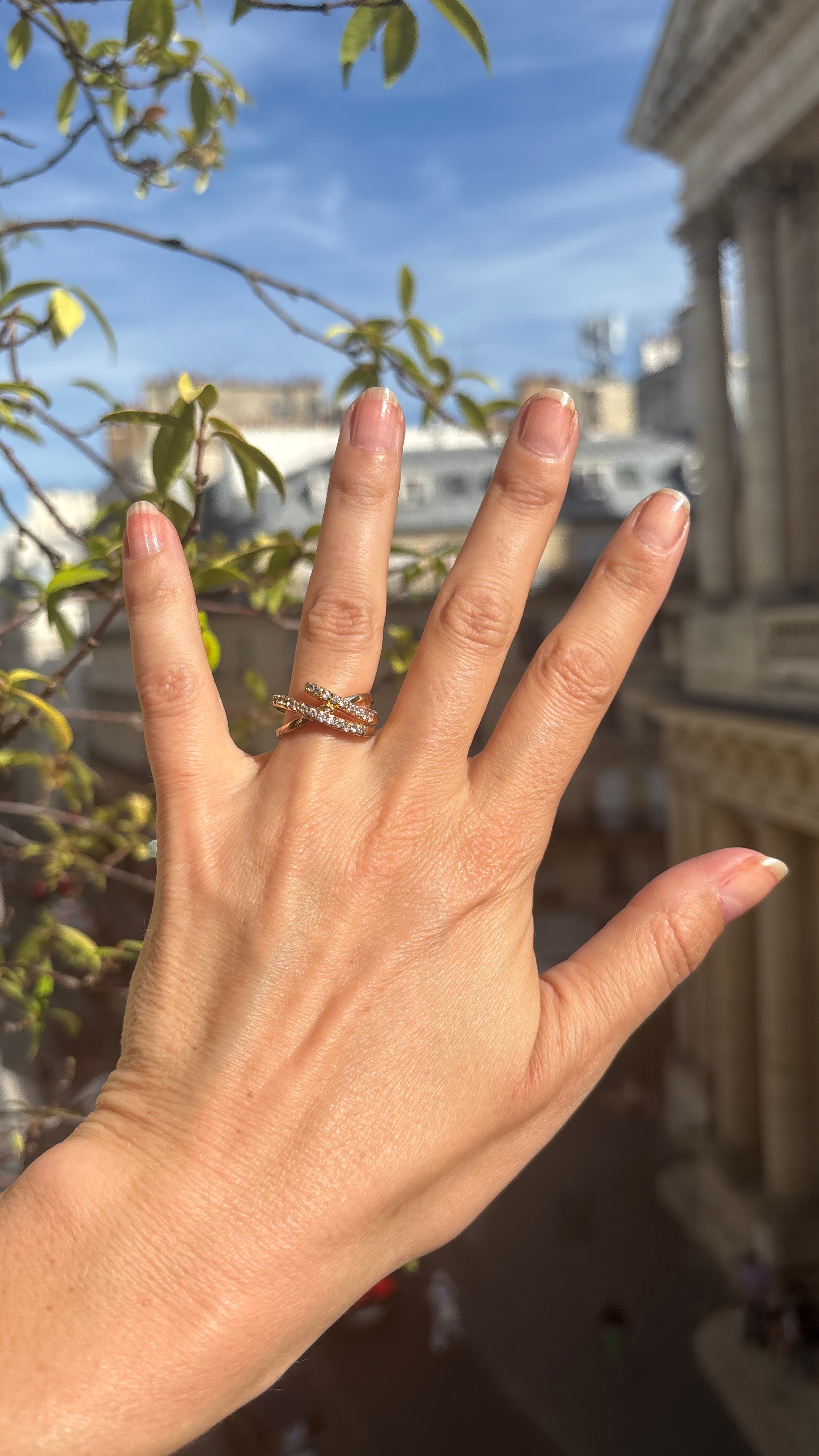 Bague ruban serti