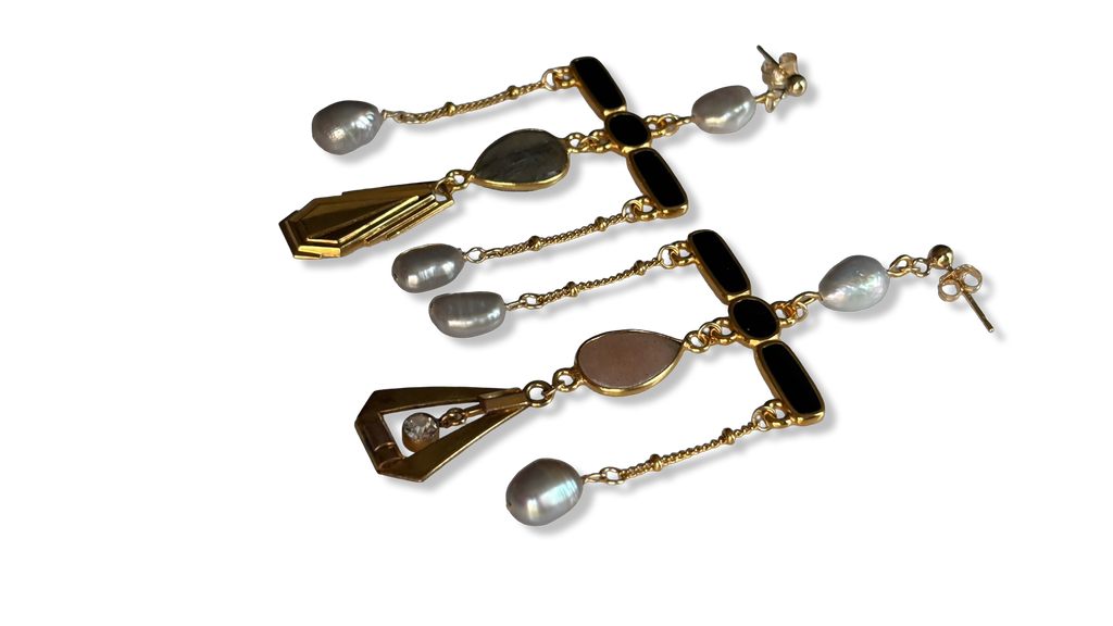 Pendants chandelier, pierres fines, perles grises et motifs Art Deco