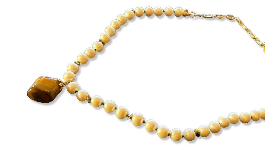 Collier de perles sur fil vert et Oeil de tigre