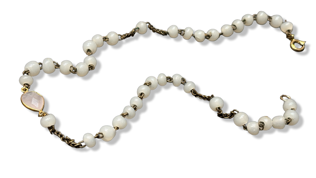 Collier chapelet blanc et goutte en quartz rose