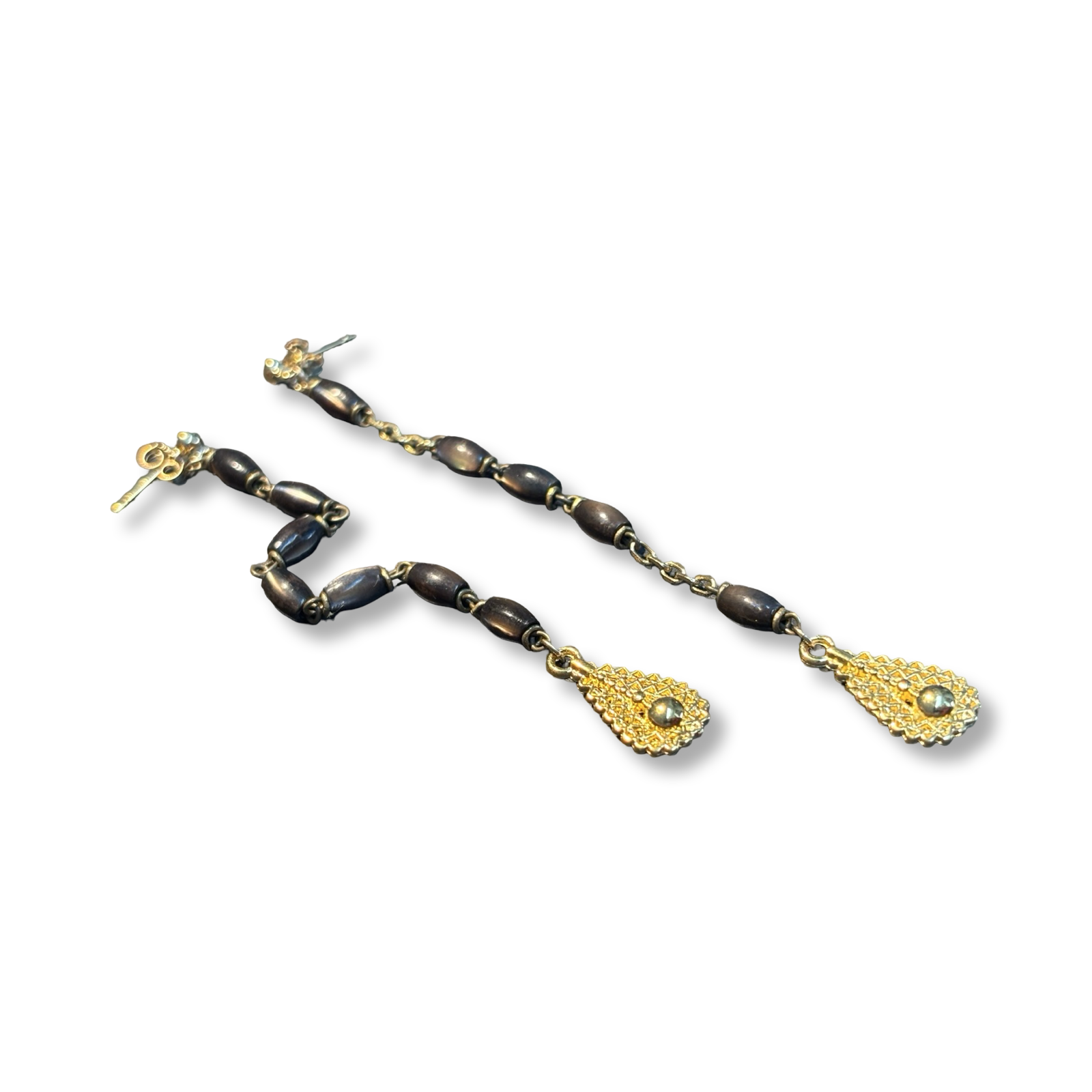 Pendants en chapelet marron et motifs en gouttes