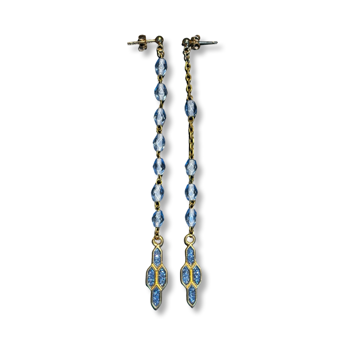 Pendants en chapelet bleu et motifs géométriques