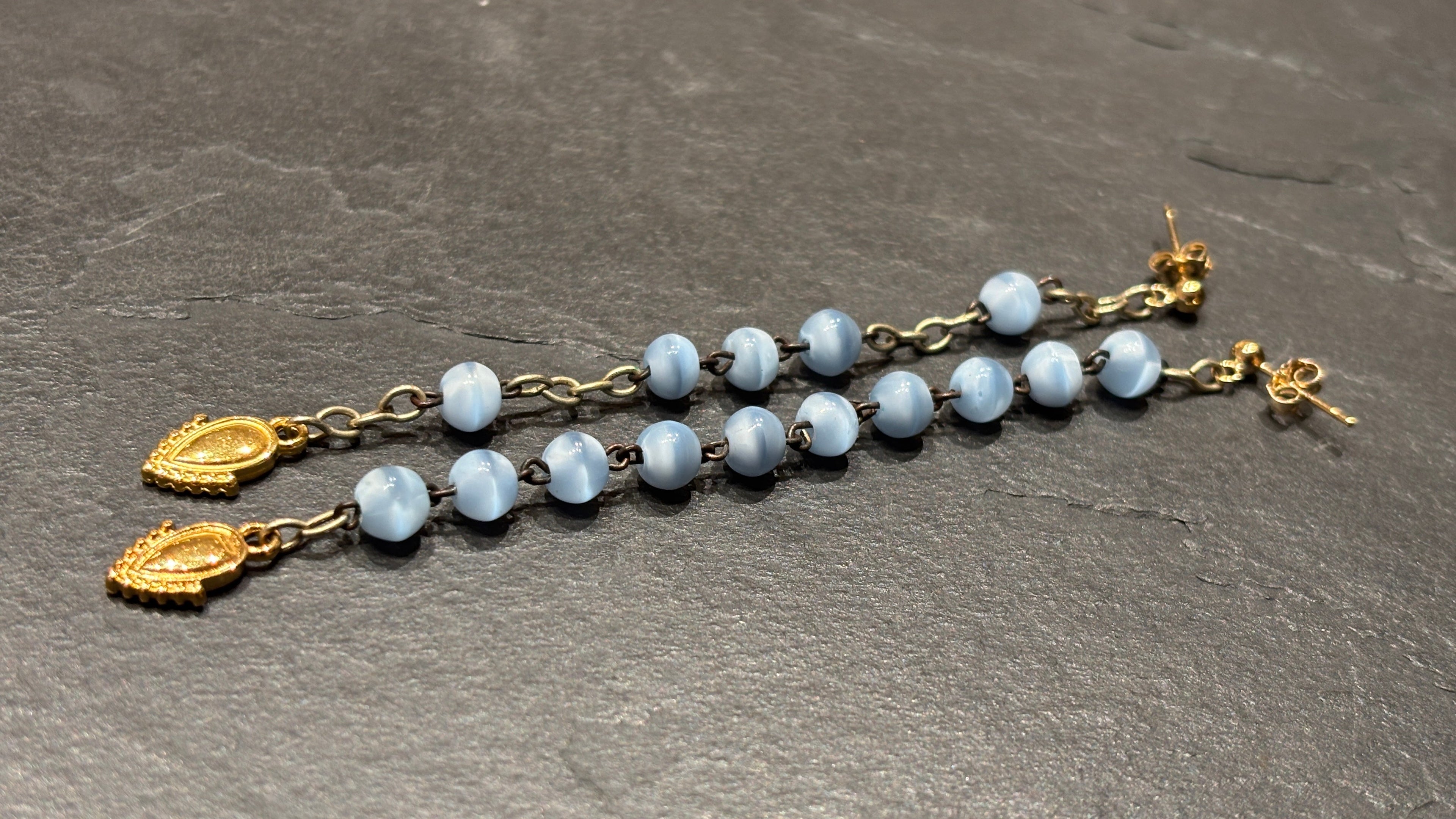 Pendants chapelet bleu et médaillons