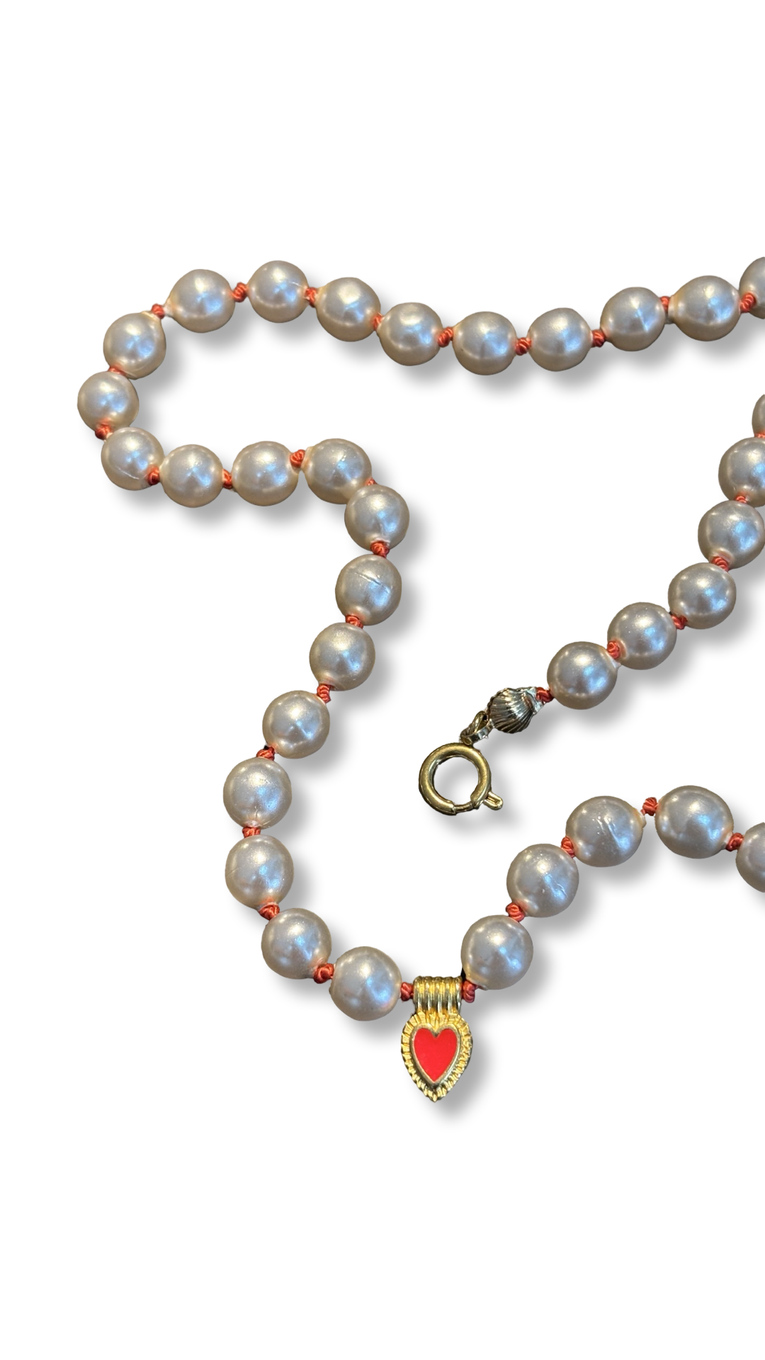 Collier de perles fantaisies anciennes et cœur émaillé