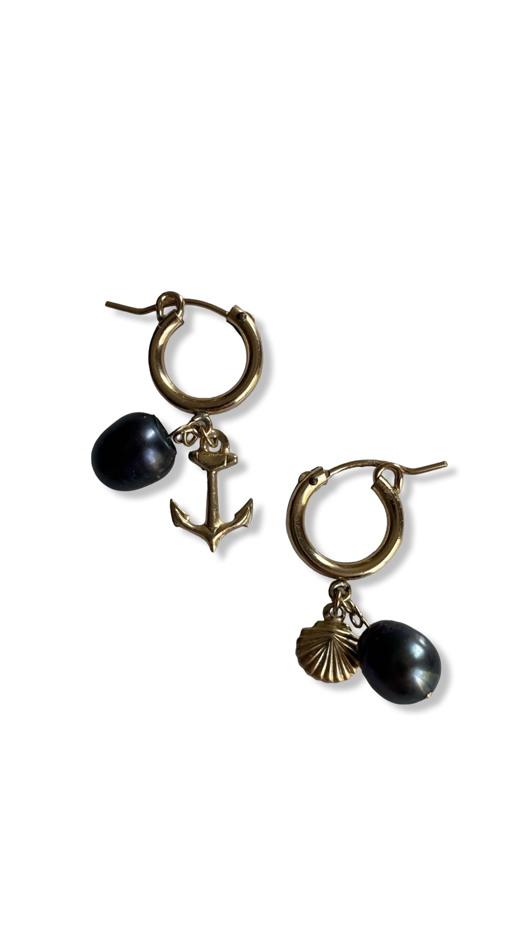 Mini créoles perles noires, ancre et coquillage