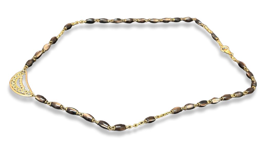 Collier chapelet et motif filigrane