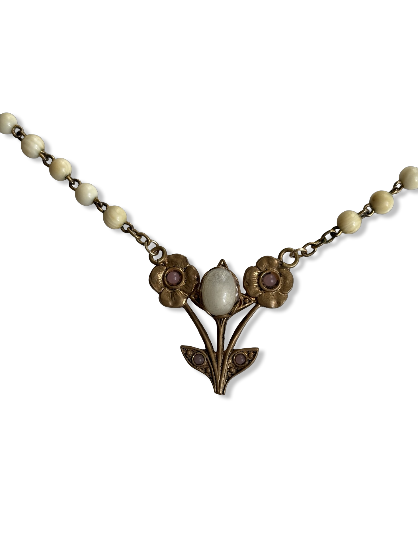 Collier chapelet et motif floral