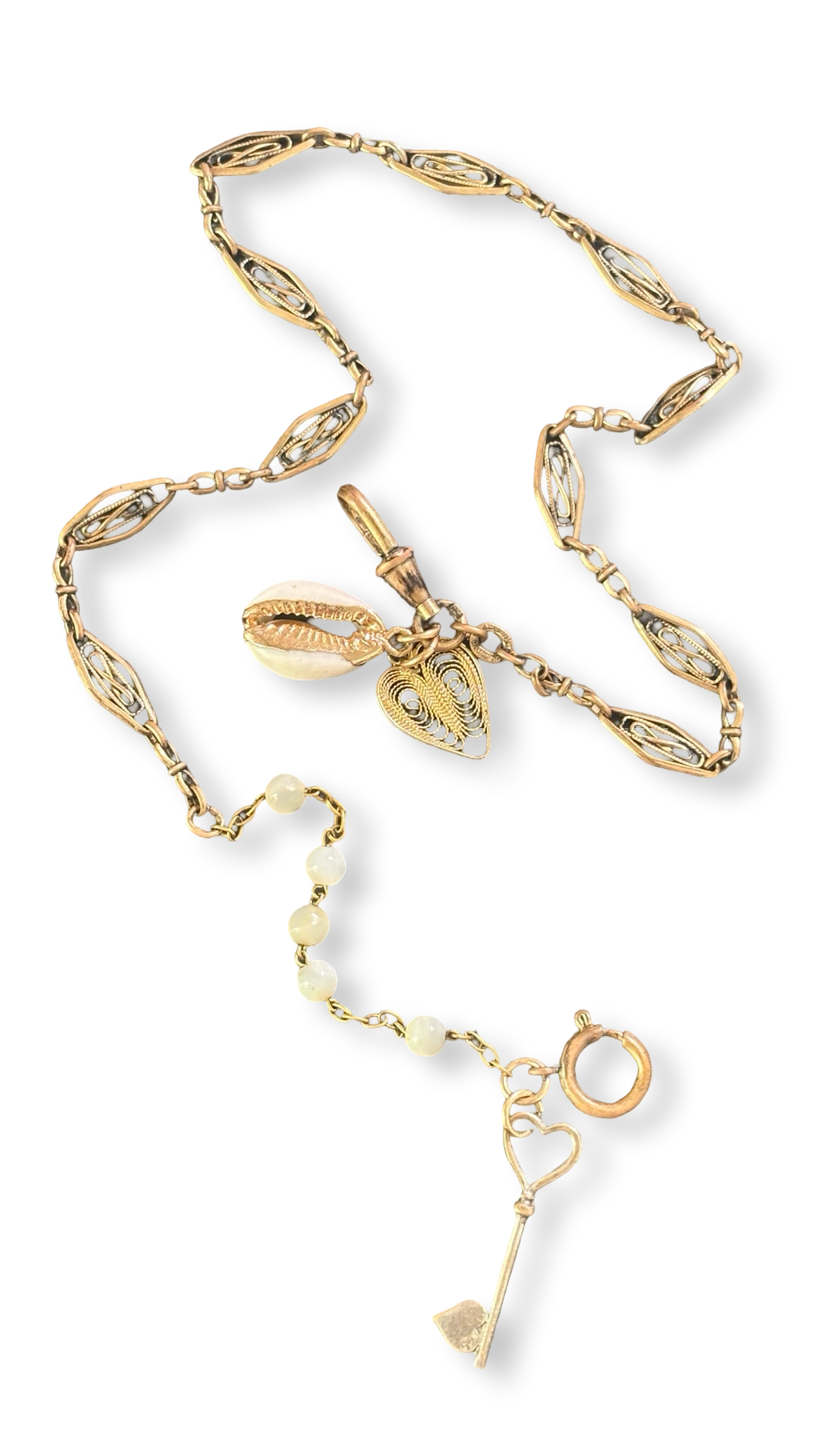 Collier filigrane, coquillage, cœur et clé