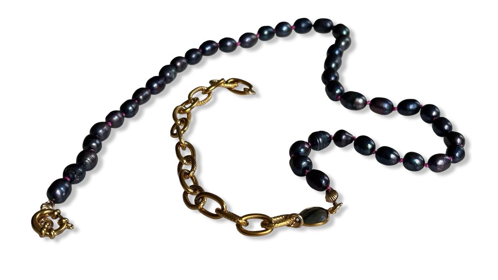 Sautoir de perles noires, labradorite et chaîne