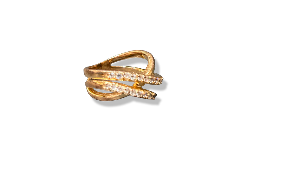 Bague ruban serti
