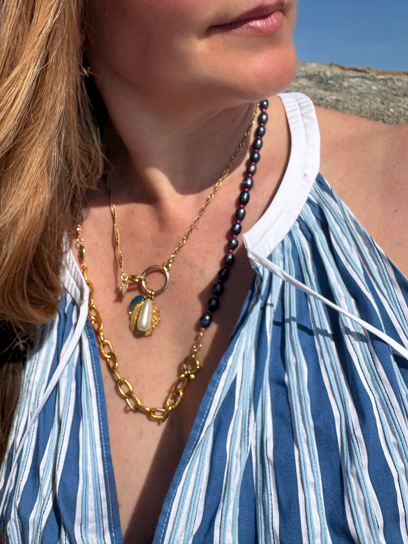 Sautoir de perles noires, labradorite et chaîne