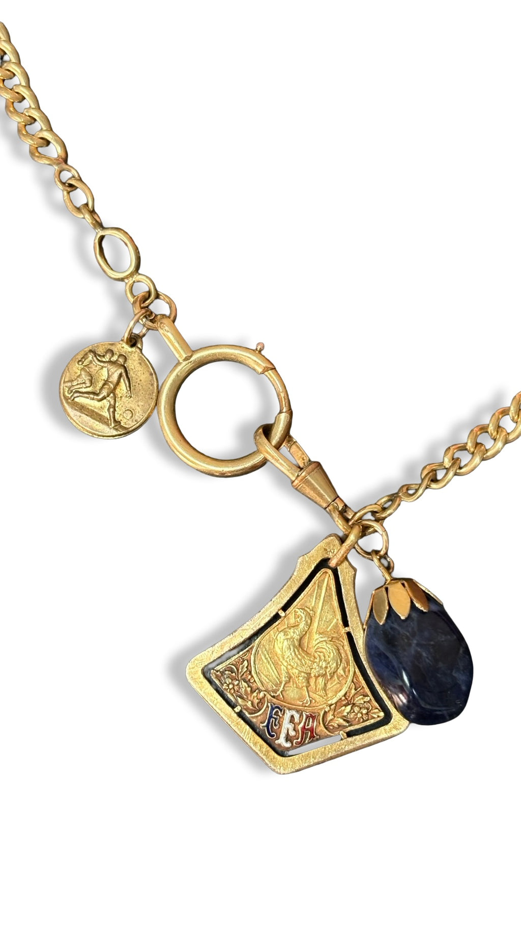 Collier médaille d’athlétisme et agate bleu