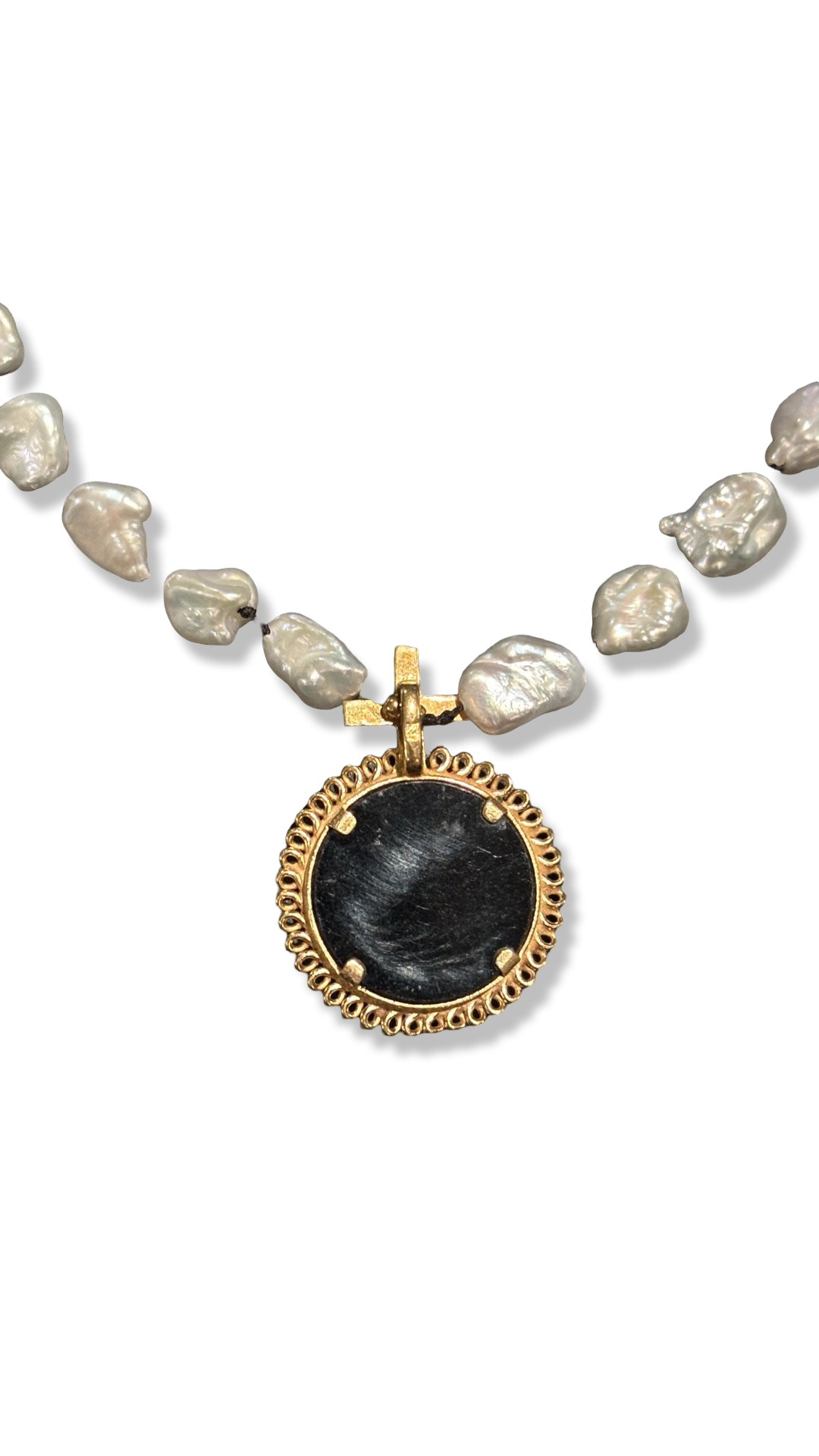 Collier de perles baroques et médaillon de Sainte Thérèse