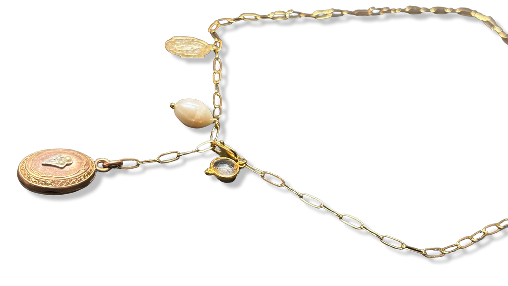 Collier lasso, médaillon à secret et perle