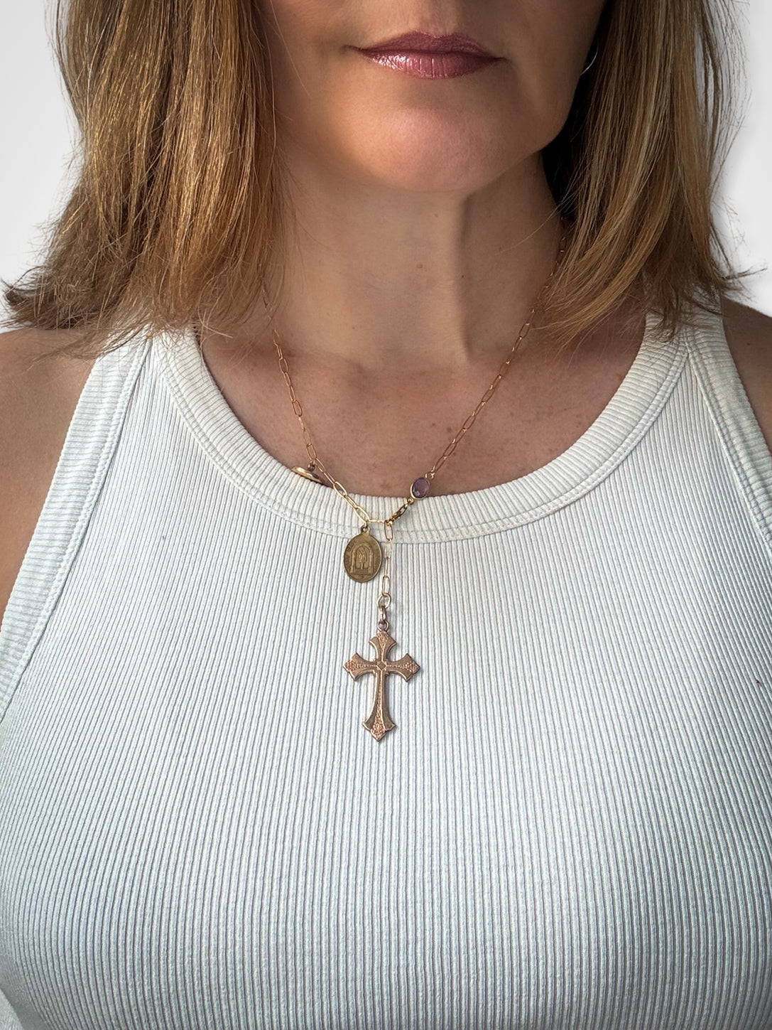 Collier lasso Croix ancienne, médailles et améthyste