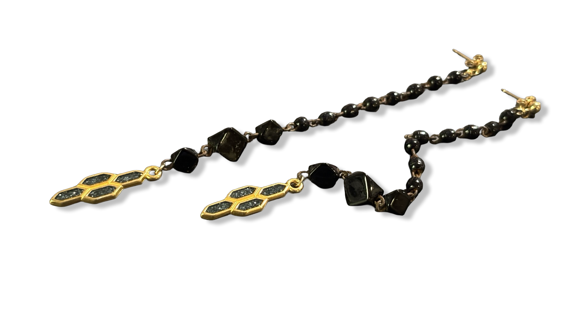 Pendants en perles noires