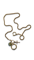 Collier torsadé, croix, couronne et calcite.