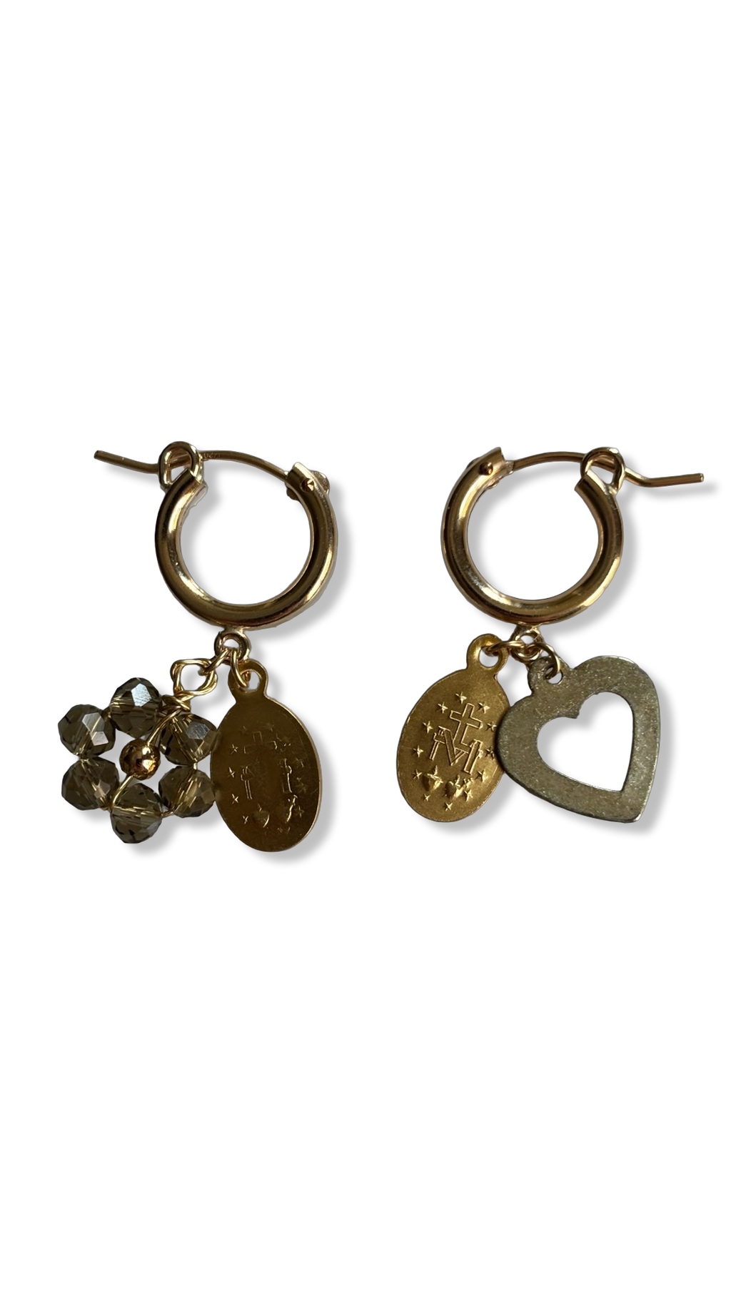 Mini créoles, médailles miraculeuses et breloques