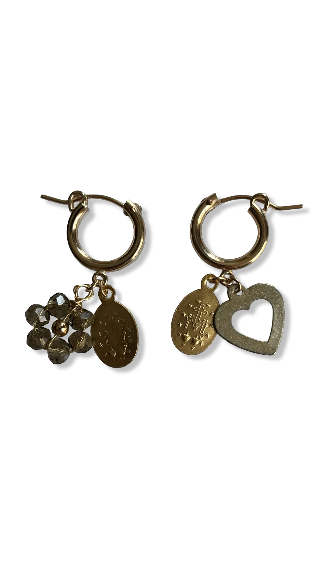 Mini créoles, médailles miraculeuses et breloques
