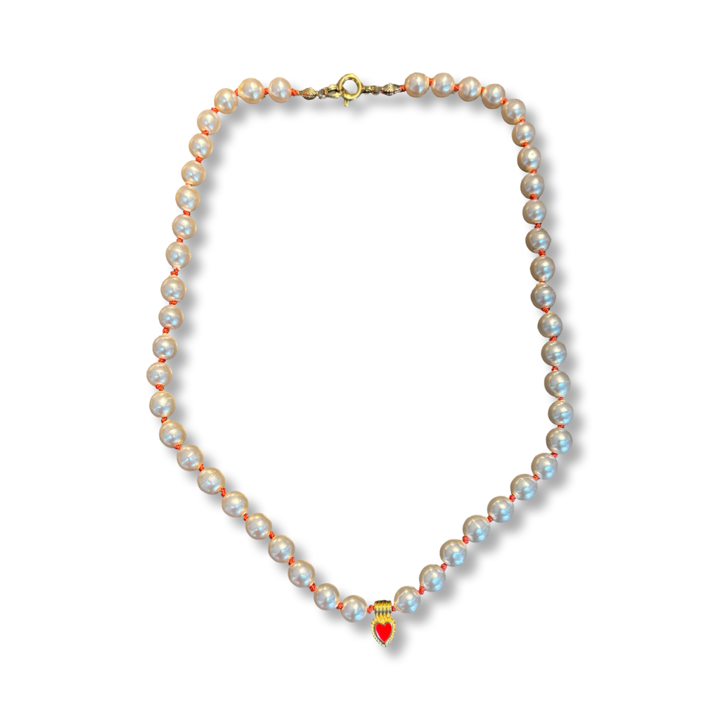 Collier de perles fantaisies anciennes et cœur émaillé