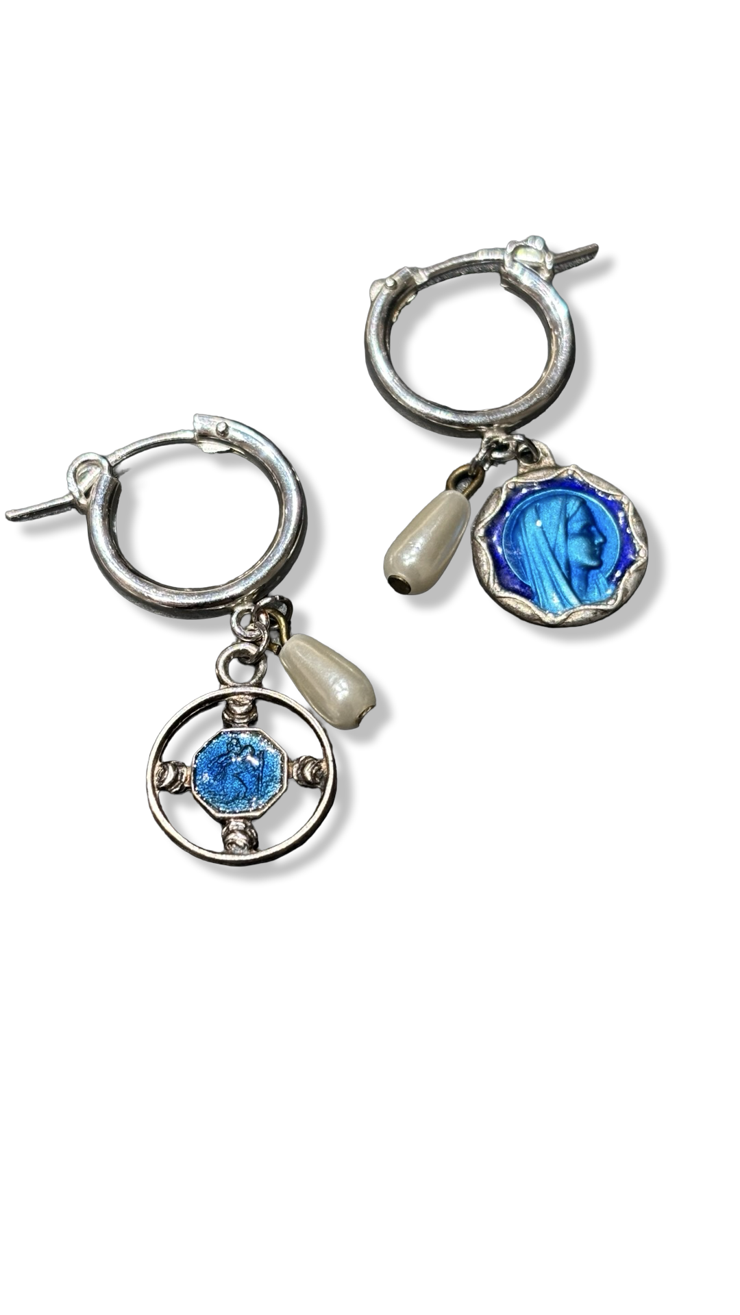 Mini créoles médailles émaillées et perles