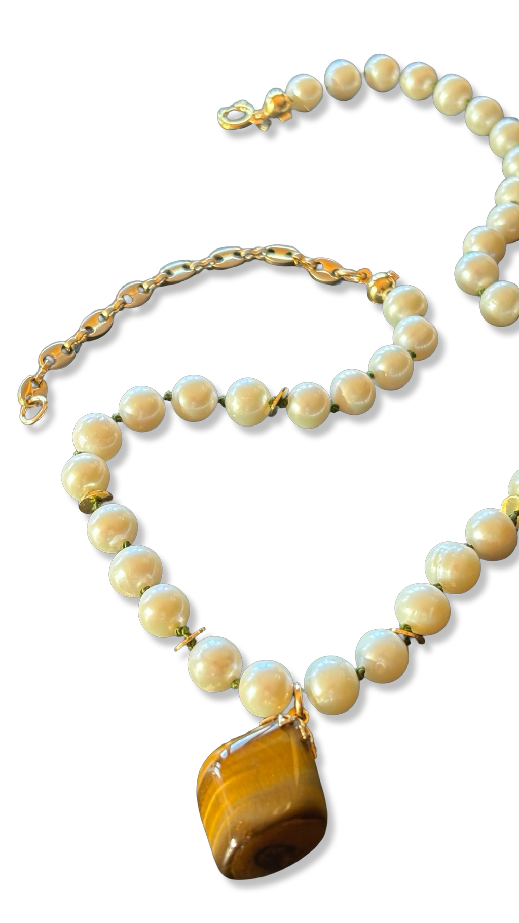 Collier de perles sur fil vert et Oeil de tigre