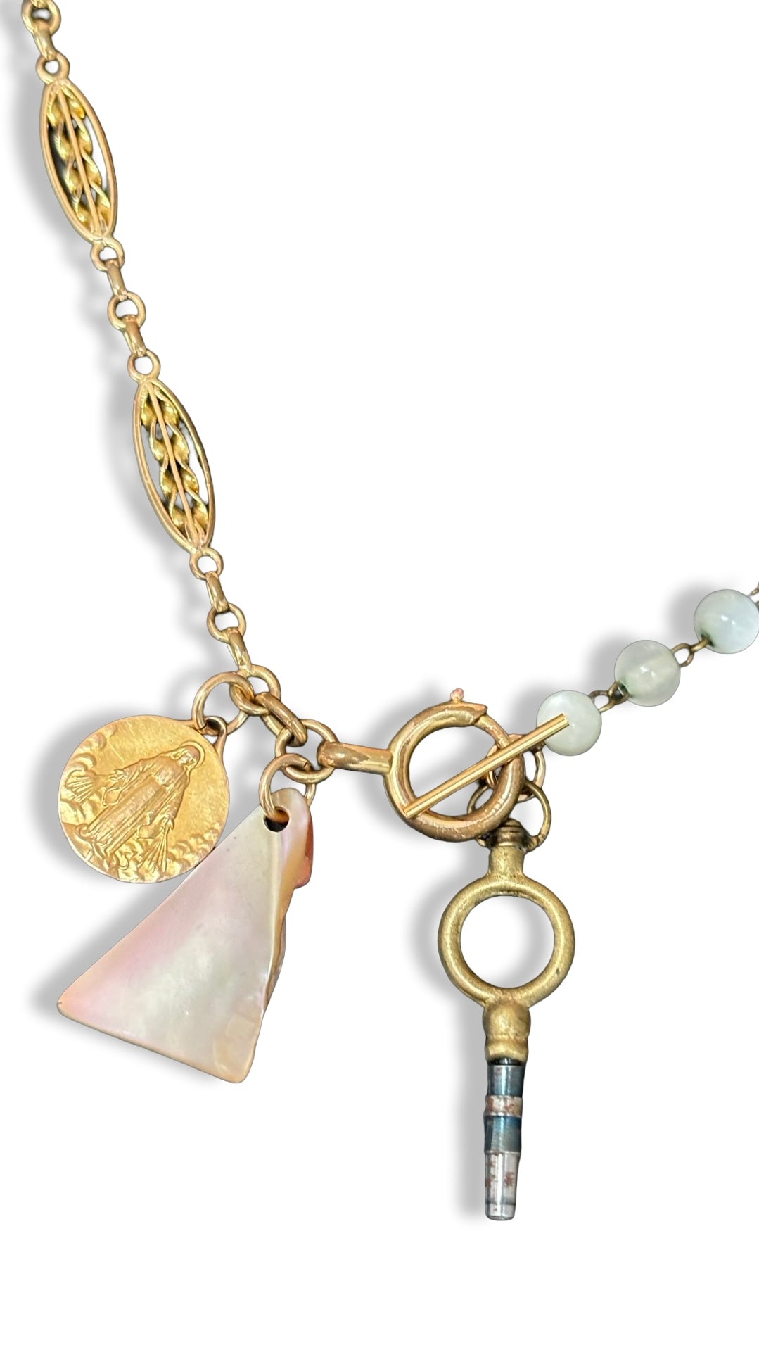 Collier chaîne de montre, chapelet de nacre et médaille de la Vierge.