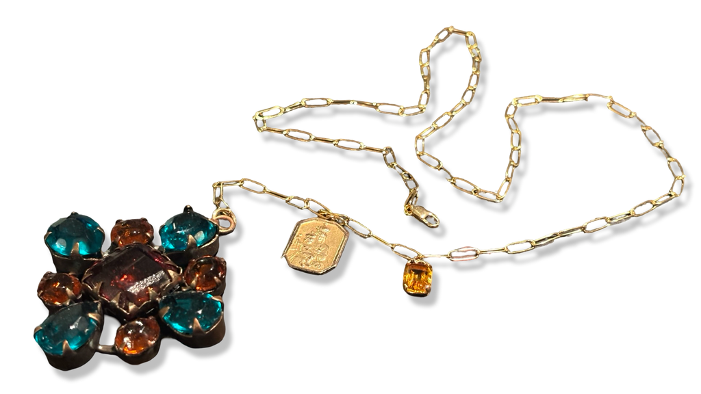 Collier lasso upcyclé, médaille de la Vierge et croix byzantine