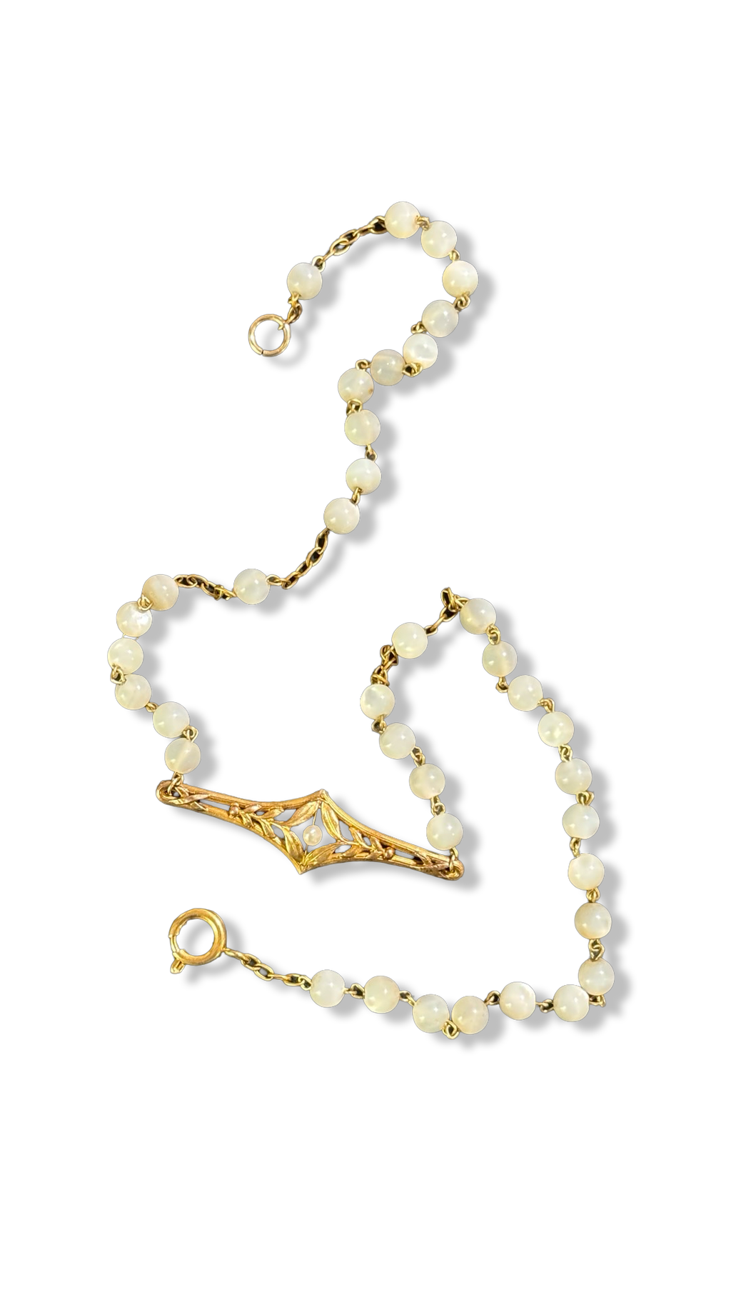 Collier chapelet et motif floral