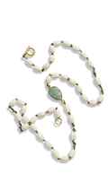 Collier chapelet blanc et goutte d’amazonite