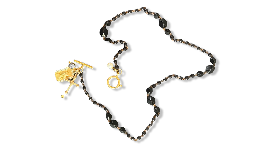 Collier en perles de Jai, croix et Sainte Marie.