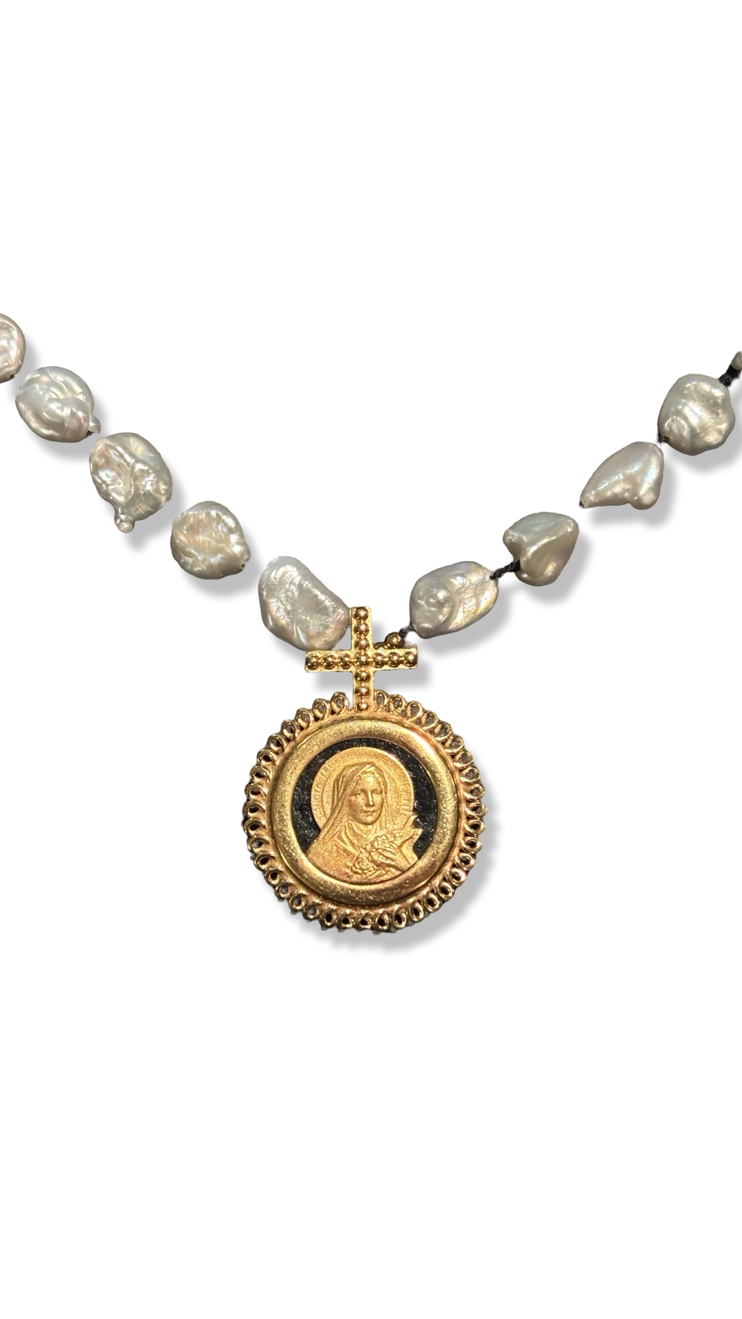 Collier de perles baroques et médaillon de Sainte Thérèse