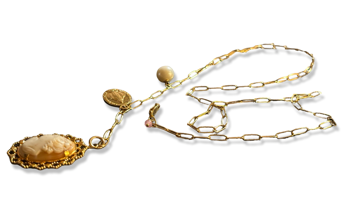 Collier lasso, Camée et médaille miraculeuse.