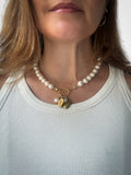 Collier de perles baroques, cœur 80s, Médaille Miraculeuse et Pierre de Lune