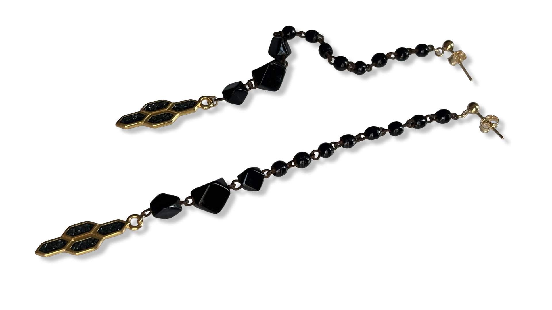 Pendants en perles noires