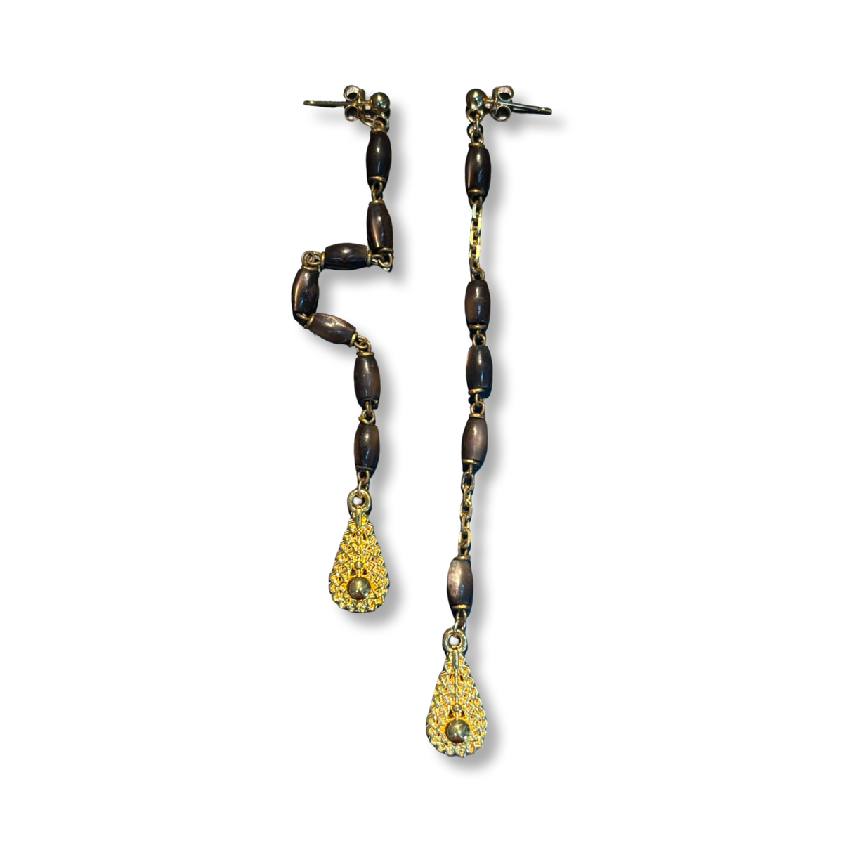 Pendants en chapelet marron et motifs en gouttes